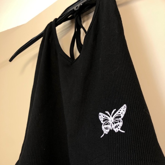 ROMWE Tops - Embroidered butterfly crop top